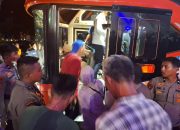 Personil Polres Polman Laksanakan Pengamanan Pemulangan Jamaah Haji Kloter 24 Kabupaten Polman