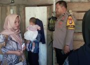 Bhabinkamtibmas Polsek Wonomulyo Polres Polman Monitoring kegiatan Posyandu Di Desa Binaannya