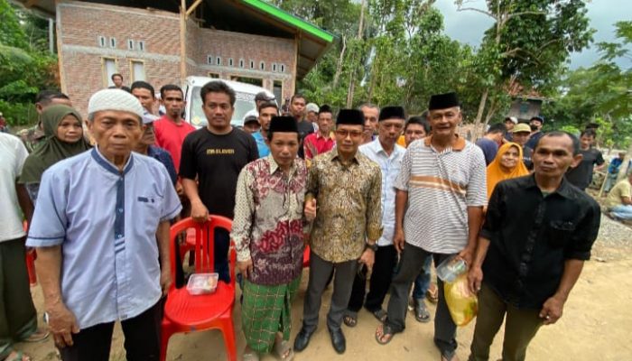 Sambut Kedatangan Aji Assul, Warga Binanga Liu Manding  Teriakkan  Dukungan “Wattunnami Bupati Polman”