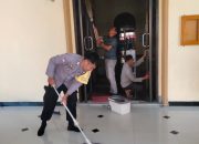 Polsek Wonomulyo Polres Polman Laksanakan Bakti Sosial Membersihkan Mesjid Nurut tauhid