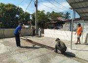 Polsek Polewali Polres Polman Laksanakan Kerja Bakti di Sekitar Masjid dalam Rangka HUT TNI