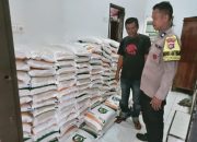 Bhabinkamtibmas Polsek Wonomulyo Monitoring Penyaluran Bantuan Pangan Alokasi Bulan Oktober 2024 di Desa Binaannya