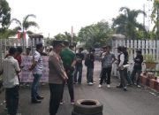 Kabag Ops Polres Polman Pimpin Pengamanan Aksi Unjuk Rasa yang Dilaksanakan oleh HMI Polman