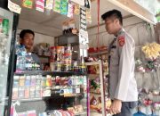Tingkatkan Kewaspadaan, Personel Polsek Binuang Polres Polman Laksanakan Patroli Jalan Kaki