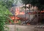 Sementara Dua Rumah Hangus Terbakar di Dusun Pussuba, Warga Berusaha Memadamkan Api