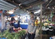 Wakapolres Polman Laksanakan Kunjungan Ke Pasar Tradisional untuk Memastikan Bahan Kebutuhan Pokok Tetap Stabil