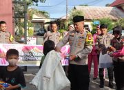 Kapolres Polman Gelar Giat Berbagi Takjil di Depan Mako Polres Polman