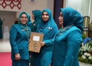 Ibu Harsinah Suardi Resmi Di Kukuhkan Sebagai Ketua TP- PKK, Ketua Pembina Pos Yandu Dan Ketua Dekranasda Sulbar
