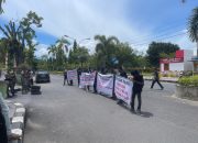 Personel Polres Polman Laksanakan Pengamanan Aksi Unjuk Rasa oleh Gerakan Aktivis Anti Korupsi Polewali Mandar