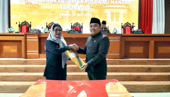 Rapat Paripurna Sepi Pejabat Eselon, Ketua DPRD Polman Minta Bupati Evaluasi Camat dan OPD yang  Tidak Hadir