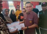 Bupati Polman Serahkan Bantuan Bencana Senilai Rp132 Juta ke 32 KK