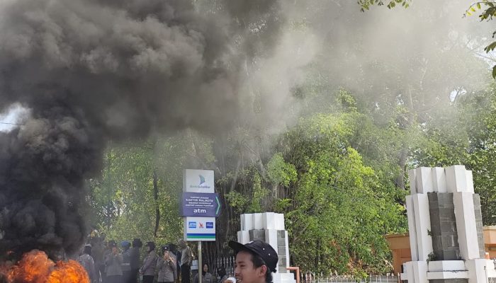 100 Hari Kerja Pemerintahan Polman: Rakyat Bangun Jalan, Sampah Tetap  Menumpuk