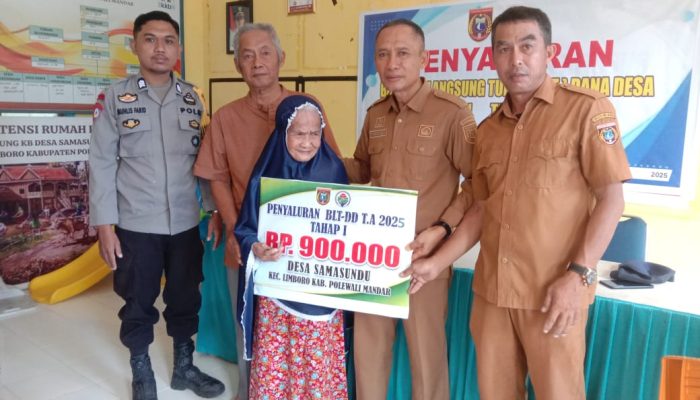 Polsek Tinambung Hadiri Penyaluran BLT Dana Desa Tahun Anggaran 2025 di Desa Samasundu