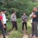 Bhabinkamtibmas Subsektor Anreapi Bersama Babinsa dan Kepala Desa Kunyi Laksanakan Survey Lokasi Jalan yang akan di Rabat Beton