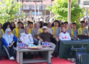 Gubernur Suhardi Duka Bagikan 20 Buku, Simbol Dimulainya Gerakan Sulbar Ingga’i Mandarras