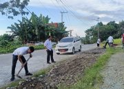 Sambut HUT ke-80 RI, Diskominfo Sulbar Bersih-Bersih Lingkungan Kantor