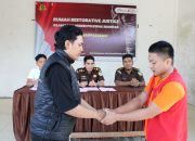 Emosi Sesaat, Dua Sahabat Bertikai Kini  Berakhir Harmonis: Kejari Polman Berhasil  Damaikan Melalui Mekanisme  Restorative Justice