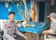 Personel Polsek Binuang Polres Polman Tingkatkan Kamtibmas dengan Patroli Jalan Kaki