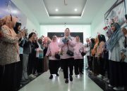 Semarak HUT RI : Staf Ahli PKK Sulbar Teliti Kerapihan dan Kreativitas Kantor OPD