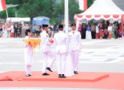 Merah Putih Berkibar Gagah di Pantai Manakarra, Pemprov Sulbar Peringati HUT ke-80 RI dengan Khidmat