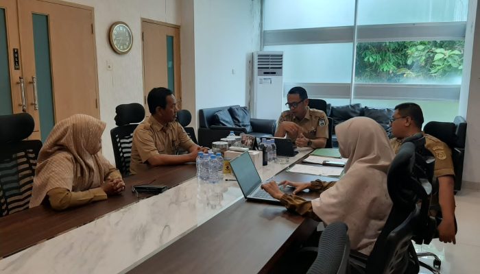 Karo Pemkesra Sulbar Pimpin Rapat Penyaluran Program Beasiswa Pemprov