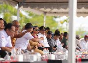 Gempita Etape Penutup Sandeq Silumba 2025, Gubernur SDK dan Wamenpar Saksikan Atraksi 55 Perahu Tradisional