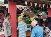 Bhabinkamtibmas Polsek Polewali Monitoring Pasar Murah di Kelurahan Sulewatang