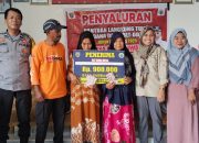 Bhabinkamtibmas Desa Sambaliwali Monitoring Penyaluran BLT-DD Tahap III Tahun 2025