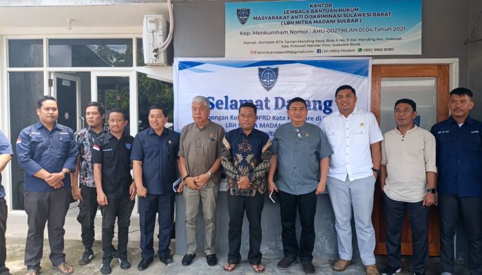Bahas Implementasi Bantuan Hukum Gratis,  Ketua DPRD Kota Pare – Pare  Kunjungi  LBH MItra Madani di Polman