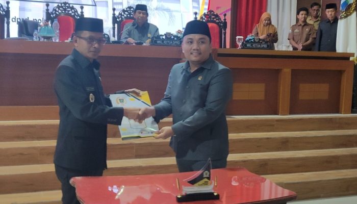 Rapat Paripurna, DPRD Polman Setujui Ranperda Air Limbah dan APBD Perubahan 2025