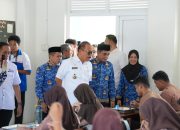 Ali Chandra bersama Gubernur Sulbar Tinjau Langsung Proses Pengemasan dan Distribusi MBG di SMKN 1 Rangas