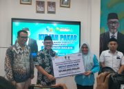 Gubernur SDK Serahkan Hibah Rp100 Juta untuk Institut Hasan Sulur