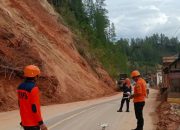BPBD Sulbar Tinjau Kondisi Terkini Tanah Longsor di Jalan Poros Bombong – Lambe Mamasa