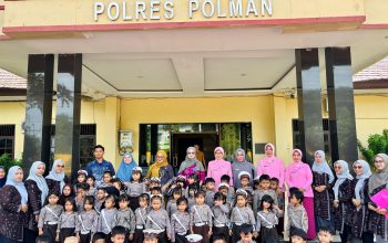 Wujudkan Tertib Adminduk Sejak Dini, Disdukcapil Polman Bagikan KIA di TK Kumala Bhayangkari