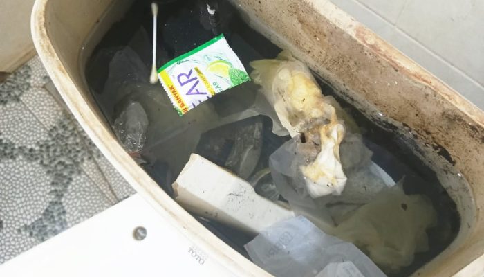 Fasilitas Tidak Layak? Toilet Umum RS Pratama Wonomulyo Tampak Kotor