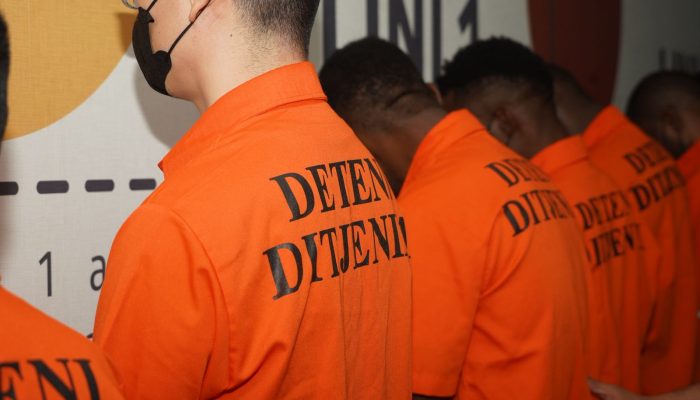 Operasi Wirawaspada dan Pertambangan, Imigrasi Amankan 220 WNA Diduga Melanggar Izin Tinggal