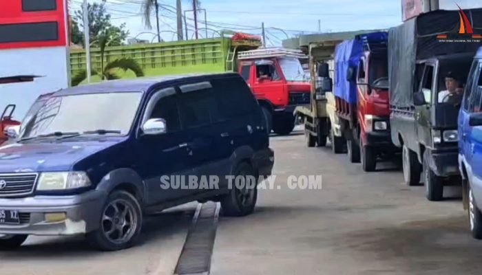 [VIDEO] Stok Solar SPBU Sarampu dan Wonomulyo Kosong, Sopir Truk Antre Berjam-jam di SPBU Polewali : BPH Migas Diminta Turun Tangan