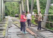 Antisipasi Rusak Berat, Kepala Dinas PUPR Sulbar Tinjau Langsung Jembatan Sungai Bonehau