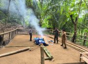 Polsek Polewali Bersama Babinsa dan Pemerintah Kelurahan Musnahkan Arena Sabung Ayam di Sulewatang