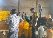Bhabinkamtibmas Polsek Binuang Dampingi Penjualan Jagung Petani ke Bulog
