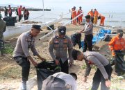 TNI-Polri dan Pemda Gelar Aksi Bersih Pantai di Area TPI Polewali
