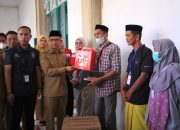 Bupati Polman Serahkan Bansos dari Kemensos RI untuk Penyintas Kebakaran Galung Tulu Balanipa