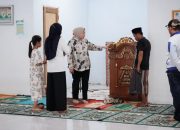 Warga Cabulung Nyatakan Terima Kasih atas Bantuan Mimbar yang Diserahkan Hj. Fatmawati Salim