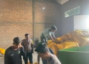 Bhabinkamtibmas Desa Kaleok Polsek Binuang Dampingi Petani Jual Hasil Panen Jagung ke Bulog