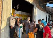 Bhabinkamtibmas Dampingi Petani Jagung, Kapolsek Wonomulyo Tegaskan Dukungan Ketahanan Pangan