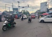 Personil Polsek Tinambung Lakukan Pengaturan Lalu Lintas Menjelang Buka Puasa di Pusat Penjualan Takjil