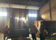 Bhabinkamtibmas Polsek Urban Wonomulyo Dampingi Petani Jagung Jual Hasil Panen ke Bulog Polman