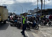 Sat Lantas Polres Polman Laksanakan Pengaturan Arus Lalu Lintas di SPBU Lantora