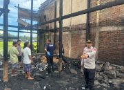 Dua Rumah di Dusun Botto Terbakar, Personel polres Polman Dan Polsek Campalagian Langsung Turun Tangan