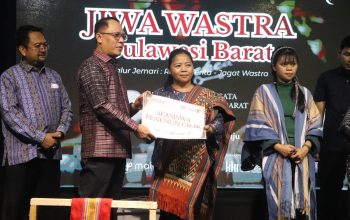 Festival Jiwa Wastra Dibuka, Pemprov Sulbar Perkuat Strategi Pengembangan Tenun